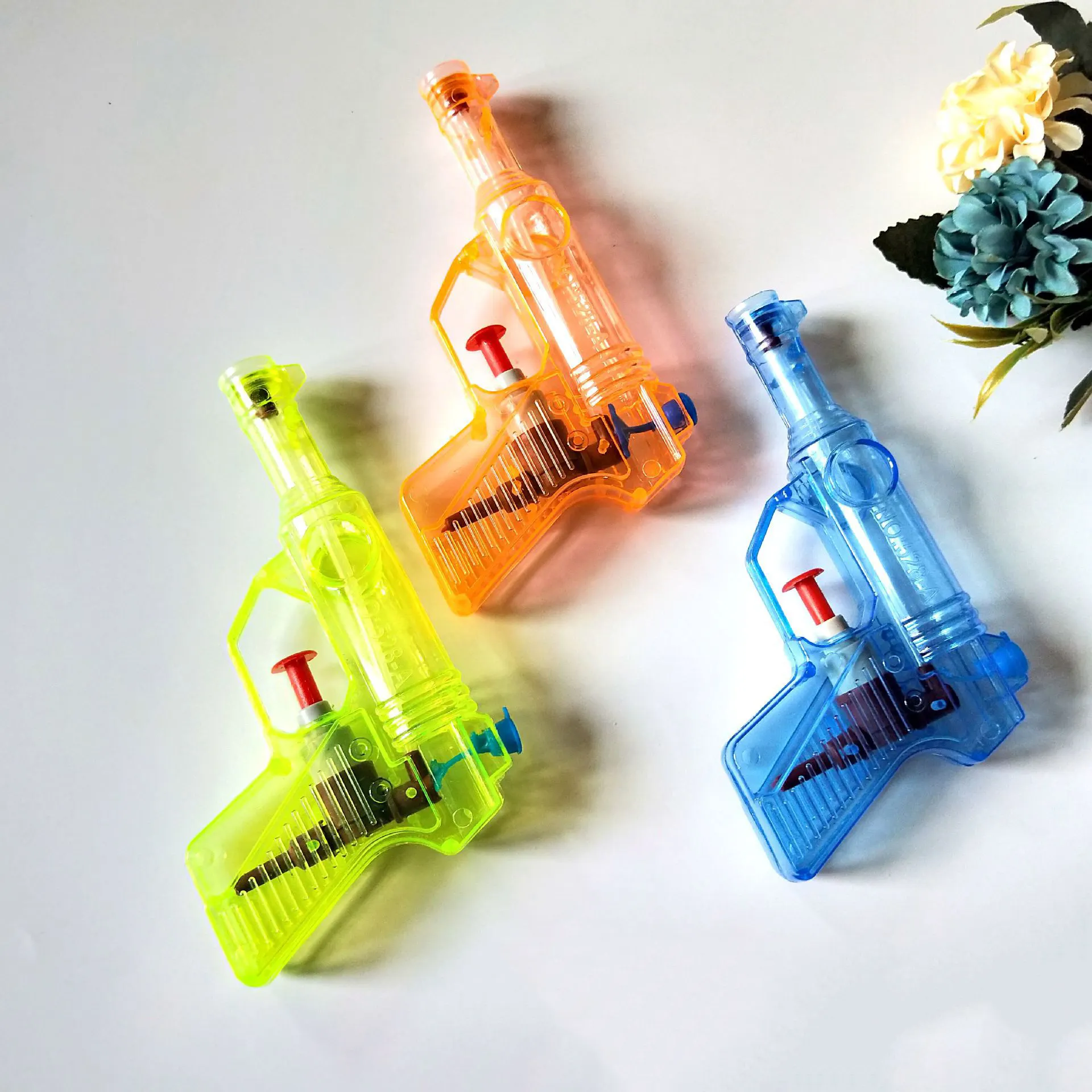 작은 물총 장난감 투명 플라스틱 스프레이 키즈 프로모션 선물 여름 권총 작은 분출 사용자 정의 로고 야외 해변