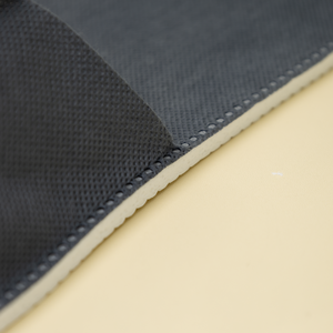 Pantoufles noires jetables non tissées personnalisables pour les hôtels Commodités d'hôtel en vente - Product Image 4
