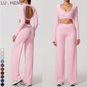 Ropa de mujer: Conjunto de yoga y fitness con top corto de manga larga con cuello en V y pantalones holgados de levantamiento de cadera para gimnasio y deportes. - Product Image 1