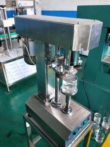 เครื่องปิดฝากระป๋องพลาสติกกึ่งอัตโนมัติรุ่นใหม่จากจีน - Product Image 1