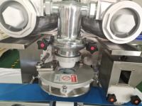 Machine automatique de fabrication de boules énergétiques fourrées, machine à enrober les boules de chocolat, machine à fabriquer des boules protéinées, des boules de tamarin et des boules de dattes