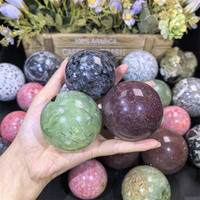 Sphère de rubis naturel poli, coquille de jaspe kiwi, pierre de préhnite, zoïsite, boule de cristal de quartz fraise pour la décoration intérieure