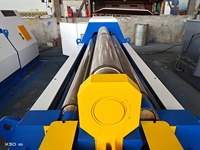 Machine à cintrer les tôles à quatre rouleaux CNC entièrement automatique W12-4*2000 bleue, blanche et jaune
