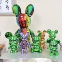 En gros personnalisé créatif électroplaqué Bearbricks Sculpture en fibre de verre pour la décoration de bureau Figurine de dessin animé en résine époxy