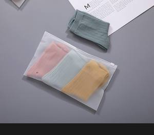 Bolsa con Cierre Transparente Esmerilada Ecológica de CPE/EVA para Empaque de Ropa, Calcetines, Zapatos y Pieles - Product Image 6