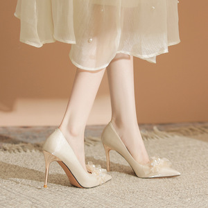 Elegantes Zapatos de Tacón de Aguja con Punta en Pico y Decoración Floral para Vestidos de Boda y Banquetes, Tacón Alto de 3-5 cm, Estilo Slip-On - Product Image 3