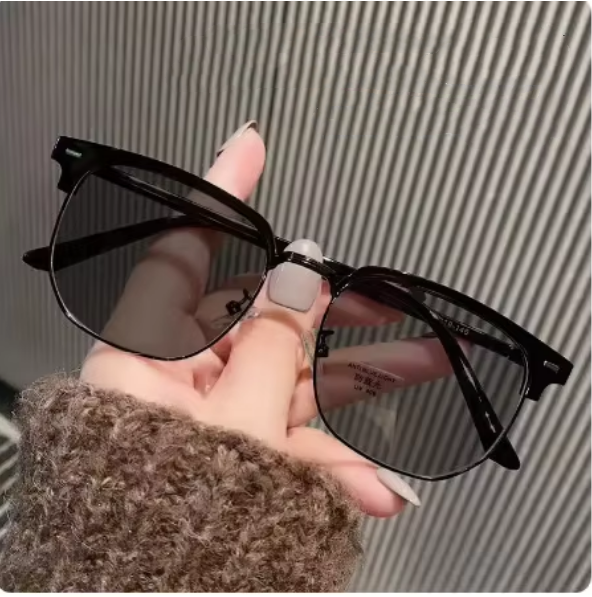 glossy black frame turns gray