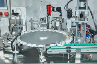 Remplissage automatique de bouteilles de gouttes oculaires d'usine de Guangzhou et machine de capsulage de vis