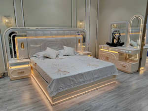 Cabecera de Espejo Tamaño King de Lujo Real, Elegante Juego de Muebles de Dormitorio con Acabado Brillante - Product Image 3