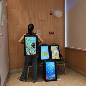 Pantalla Publicitaria LCD BENSHI de Alta Luminosidad de 21.5 Pulgadas y 1000 Nits, 500 Nits con Batería Recargable para Marketing en Movimiento - Product Image 3