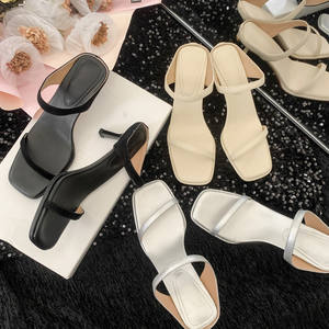 Sandales plates pour femmes à bride unique de couleur unie - simples et élégantes, fermeture à lacets, en cuir véritable - Product Image 1