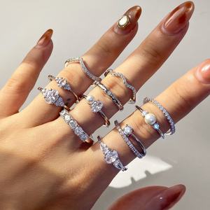 แหวนมินิมอลประดับเพชร CZ ชุบทอง 18K ประดับมุกเซอร์คอน สำหรับผู้หญิง ของขวัญเครื่องประดับ - Product Image 3