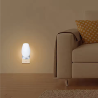 Abnehmbare Taschenlampen-förmige LED-Nachtlampe, Warmweiß, Steckbar, Wiederaufladbar, ABS-Material, Modernes Niedliches Design für Schlafzimmer