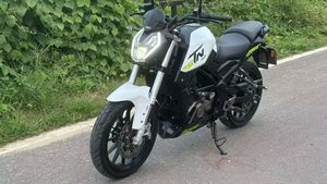Motocicleta Urbana Ligera <span class=keywords><strong>Benelli</strong></span> TNT25 Blanca, 250cc, Motor Refrigerado por Agua, Calcomanía Verde Brillante, Frenos de Disco Dobles - Product Image 4