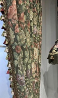 Tissu drapé floral classique européen à grandes roses, couleurs exquises et riches, rappelant une peinture à l'huile vintage.