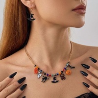Collier de charme d'Halloween avec pendentifs citrouille, araignée, chauve-souris, crâne, perles émaillées, bijoux de costume gothiques pour femmes
