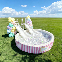 Piscine à balles géante ronde avec toboggan pour fêtes d'anniversaire, équipement de jeu souple commercial pour aires de jeux intérieures et extérieures
