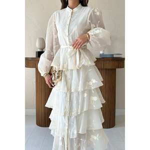 Elegante Vestido de Gasa Beige con Capas y Bordado Floral, Corte en A, Cuello Redondo, con Cinturón, Vestido de Novia - Product Image 2