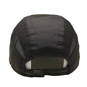 Cappellino Sportivo da <span class=keywords><strong>Uomo</strong></span> a 5 Pannelli in Rete, Personalizzabile <span class=keywords><strong>con</strong></span> Logo, <span class=keywords><strong>Nero</strong></span>, Asciugatura Rapida, Traspirante, 100% Poliestere, per Corsa e Attività Sportive - Product Image 4