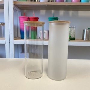 Vaso Transparente Delgado de 25 oz, Vaso de Vidrio Esmerilado para Sublimación de 25 oz, Tipo Lata de Cerveza, con Tapa de Bambú y Pajita - Product Image 4