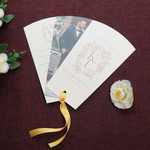 Penggemar <span class=keywords><strong>Program</strong></span> pernikahan bentuk undangan dengan foto kartu <span class=keywords><strong>Program</strong></span> kipas emas Monogram Foil mewah dengan pita - Product Image 1