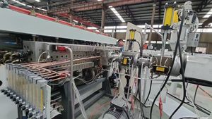 Ligne de production de Machine d'extrudeuse solide en <span class=keywords><strong>polycarbonate</strong></span> 2mm PMMA Sunboard ondulé à <span class=keywords><strong>plaque</strong></span> creuse en PP PC - Product Image 6