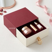 Boîte d'emballage pour ensembles de soins de la peau en carton écologique haut de gamme, boîte à tiroir coulissant avec estampage à chaud et insert en mousse