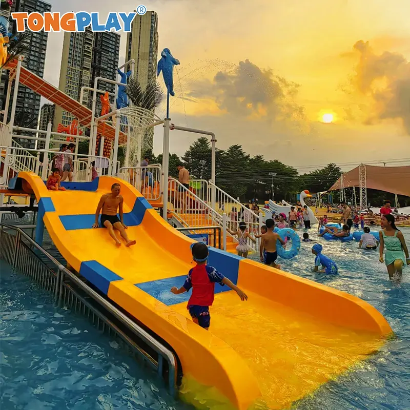 Hiburan bermain Aqua Taman Tema Air taman bermain serat kaca kolam renang Slide melengkung perosotan air