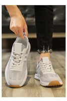 Sneakers casual da uomo per la primavera e l'autunno, modello trendy da papà con suola alta, molto vendute per adolescenti.