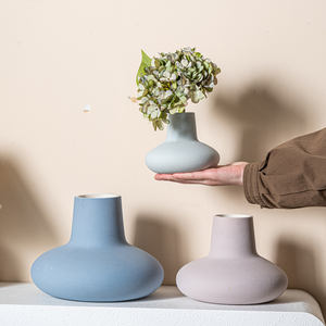 Vase en céramique de bureau de haute qualité ornements nordiques aux tons froids Vase à fleurs atmosphère mariage support en bois écologique - Product Image 3