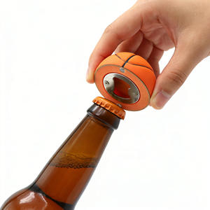 Llavero Abridor de Botellas Magnético Portátil con Forma de Balón de Fútbol, Tenis o Baloncesto, Diseños Multideportivos, Duradero - Product Image 1