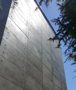 Panel colgante de pared exterior decorativo de estilo industrial con agujeros decorativos panel de hormigón de cara justa producido por el fabricante - Product Image 3