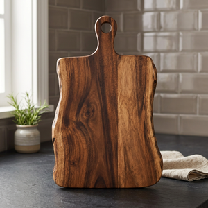 Planche à découper XL en bois d'acacia artisanal Aqdus Saleem, 41,6x26,6x3 cm, 2 cm d'épaisseur, écologique, durable |   Planche de cuisine à bords naturels - Product Image 2