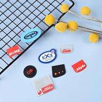 Étiquette de vêtement personnalisée, patch en caoutchouc PVC silicone personnalisé, logo de marque en relief 3D à coudre pour t-shirts