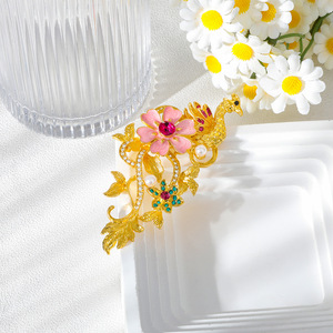 Broche de Animales Pequeños, Estilo Europeo y Americano, con Incrustaciones de Diamantes, Flores Frescas y Aves, Elegante y Moderno - Product Image 3