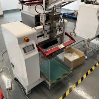 Machine d'emballage automatique de sacs postaux pré-ouverts pour colis de coursiers e-commerce avec impression d'étiquettes