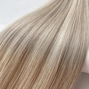 Extensions de cheveux à bandes 100% cheveux humains vierges avec adhésif de qualité médicale. Frisé ou lisse. 14 à 24 pouces dans une variété de teintes. - Product Image 3