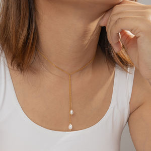 قلادة ضيقة بسيطة مطلية بالذهب عيار 18 من الفولاذ المقاوم للصدأ للنساء قلادة بدلاية من اللؤلؤ والمياه العذبة والشراشيب والمجوهرات - Product Image 4