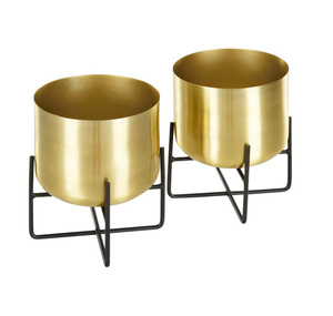 Juego de 2 macetas de metal dorado Soporte de madera moderno con macetas para jardín doméstico - Product Image 2