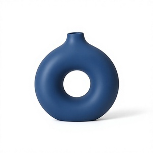 Vase en céramique mate Hemasa Fashions, pot à fleurs de table, décoration minimaliste en porcelaine pour la maison, le bureau et l'intérieur - Product Image 4