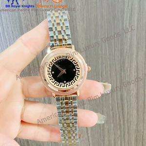 Montre-bracelet analogique à quartz minimaliste de luxe pour femmes, petite taille, boîtier carré en acier inoxydable doré, technologie Miyota - Product Image 3