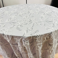 Nappe de table en argent luxueuse à motif floral en forme de vigne |   Superposition ronde en maille transparente avec broderie exquise |   Décoration de fête et de banquet de luxe léger