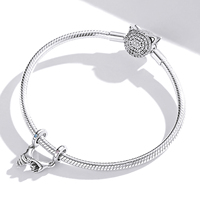 Breloque en forme de mains d'amoureux plaquée argent avec strass en cristal, cadeau romantique pour unisexe