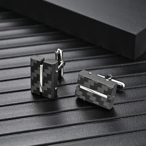 Nouvelle combinaison européenne et américaine en acier inoxydable boutons de manchette en fibre de carbone solide costume pour hommes chemise manches ongles personnalisés Proc - Product Image 1