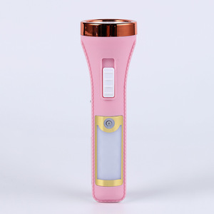 ไฟฉาย LED สีชมพูแบบชาร์จได้ พร้อมระบบหรี่แสง ซูมได้ ใช้แบตเตอรี่ เหมาะสำหรับใช้งานกลางแจ้ง - Product Image 1