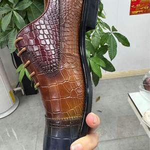 รองเท้าหนังแท้ทรงสี่เหลี่ยมสำหรับผู้ชาย ระบายอากาศได้ดี น้ำหนักเบา กันลื่น เหมาะสำหรับธุรกิจ ตกแต่งด้วยลายโบรก - Product Image 6