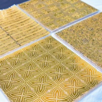 Autocollants holographiques 3D en relief personnalisés, métallisés UV, imperméables, pour gobelets, en matériau PET