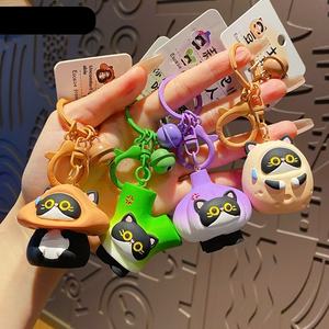 Adorable porte-clés en résine chaton de dessin animé avec clochette, pendentif figurine chat mignon, ornement élégant pour sac, petit cadeau exquis - Product Image 4