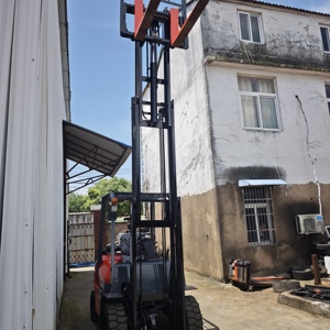 Used Toyota <b>Forklift</b> 3 Ton LPG with 2/3 Stages 4.5 Meters Tested & Inspected Low Hours 0-1000 for Sale - Product Image 4