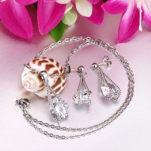 Ensemble de bijoux de mariage tendance en acier inoxydable plaqué or 18 carats avec zircon, boucles d'oreilles et collier, parure de mariée pour femme - Product Image 2